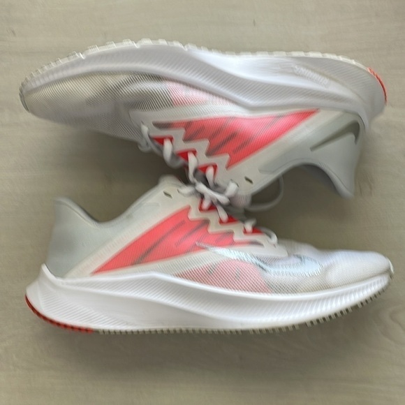 Nike Quest running sneakers. Size 10 - Picture 6 of 9